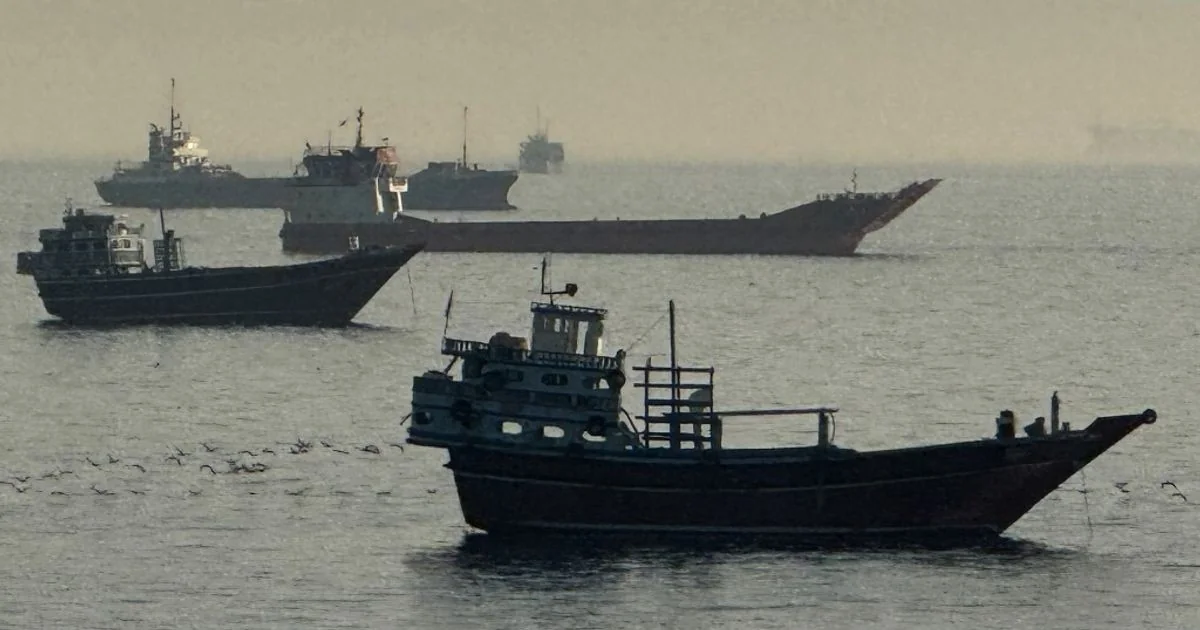 Reabertura do Estreito de Hormuz em xeque: Trump anuncia trânsito gratuito, mas o Irã fala em pedágios
