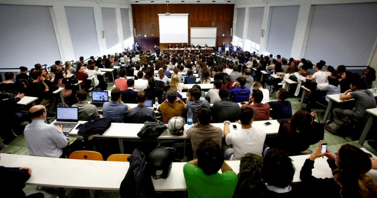 Relatório AlmaLaurea: quase 7 em 10 diplomados rejeitam trabalhos mal pagos e taxa de ocupação sobe