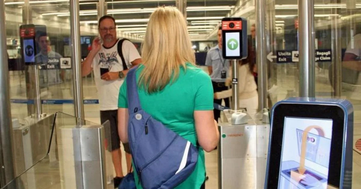 Aeroportos de Roma avisam risco de caos no verão por controles biométricos da UE