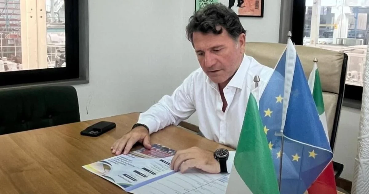 Senador de Forza Italia nega acusação de violência sexual; Presidência do Senado abre apuração interna