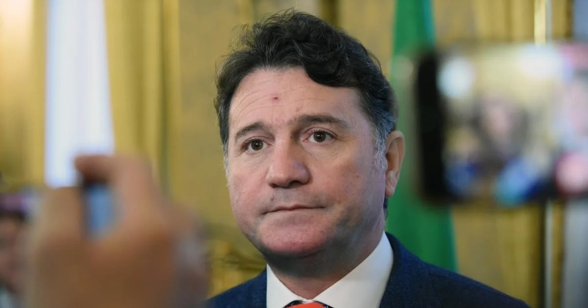 Senador Francesco Silvestro (Forza Italia) é denunciado por violência sexual em escritório de Roma