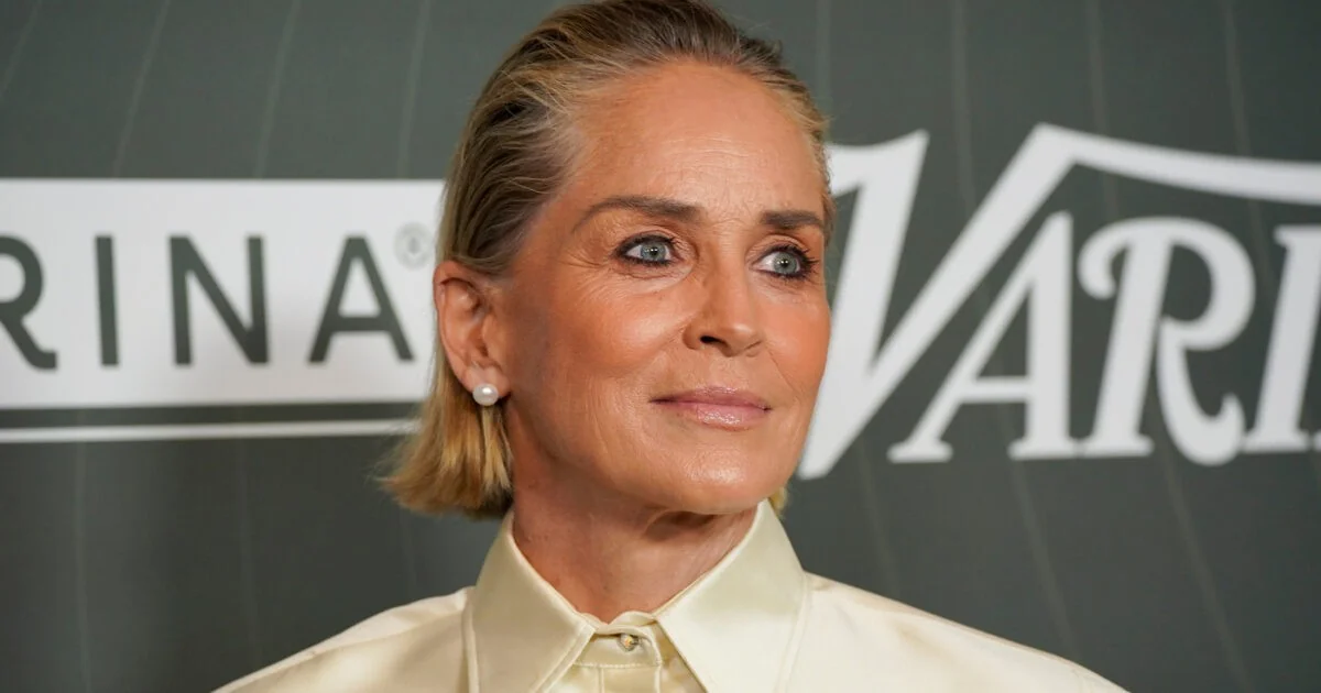 Sharon Stone diz que recebeu diagnóstico errado em 2000 e evitou dupla mastectomia: eram tumores benignos