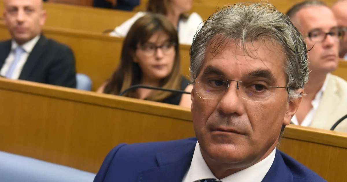 Sicília: pedido de prisão por corrupção contra o deputado Riccardo Gallo em investigação sobre o Cefpas
