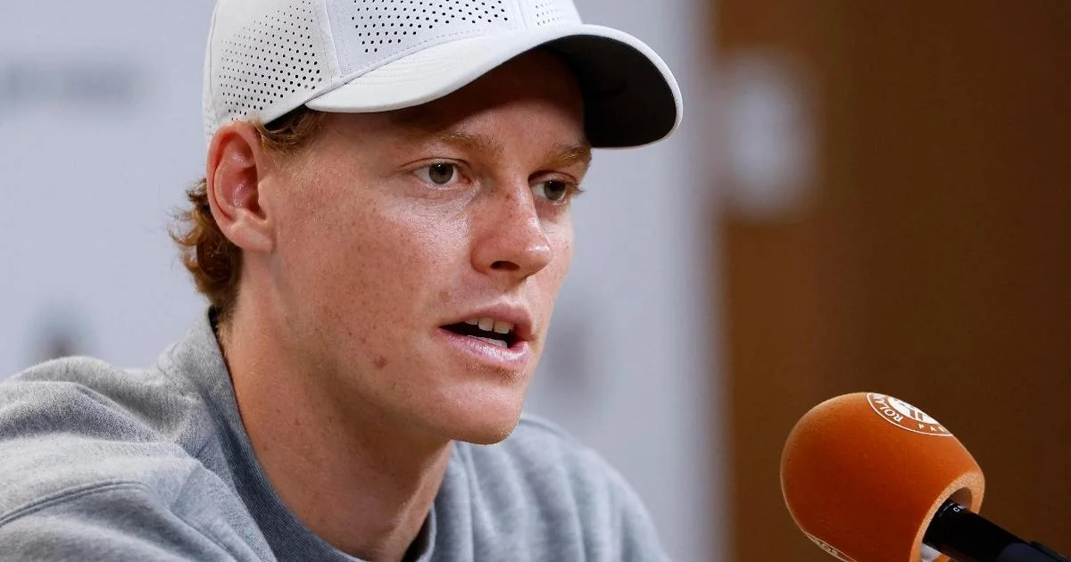 Sinner prepara defesa do título em Wimbledon: confiança, trabalho e humildade antes do duelo com Kecmanovic