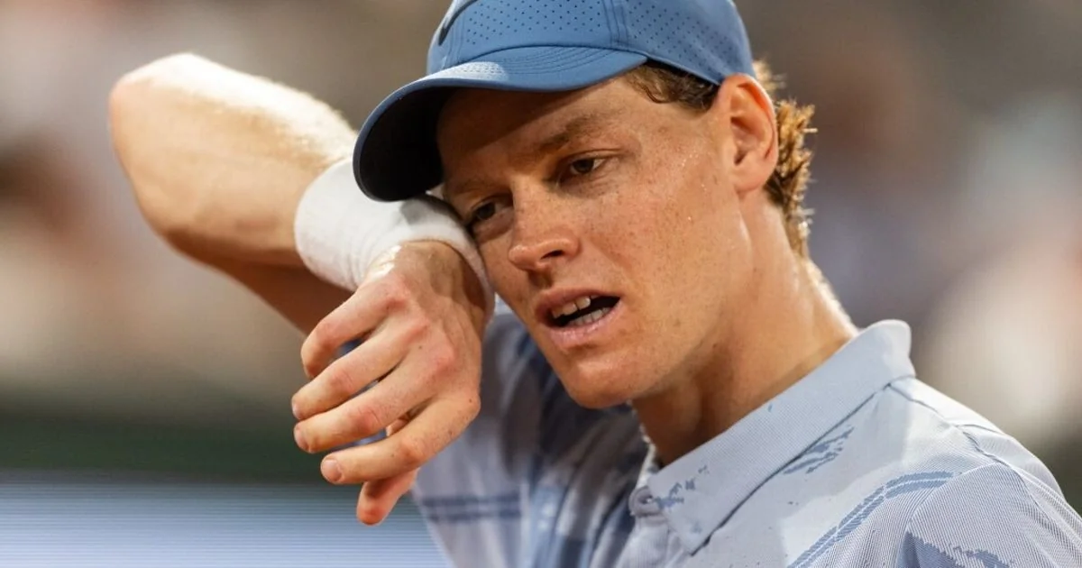 Sinner encara Roland Garros sem medo do calor e mira o Grand Slam de carreira