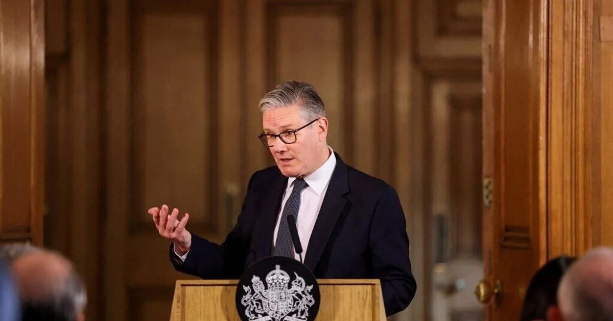 Starmer anuncia proibição de redes sociais para menores de 16 anos: como outros países já atuam