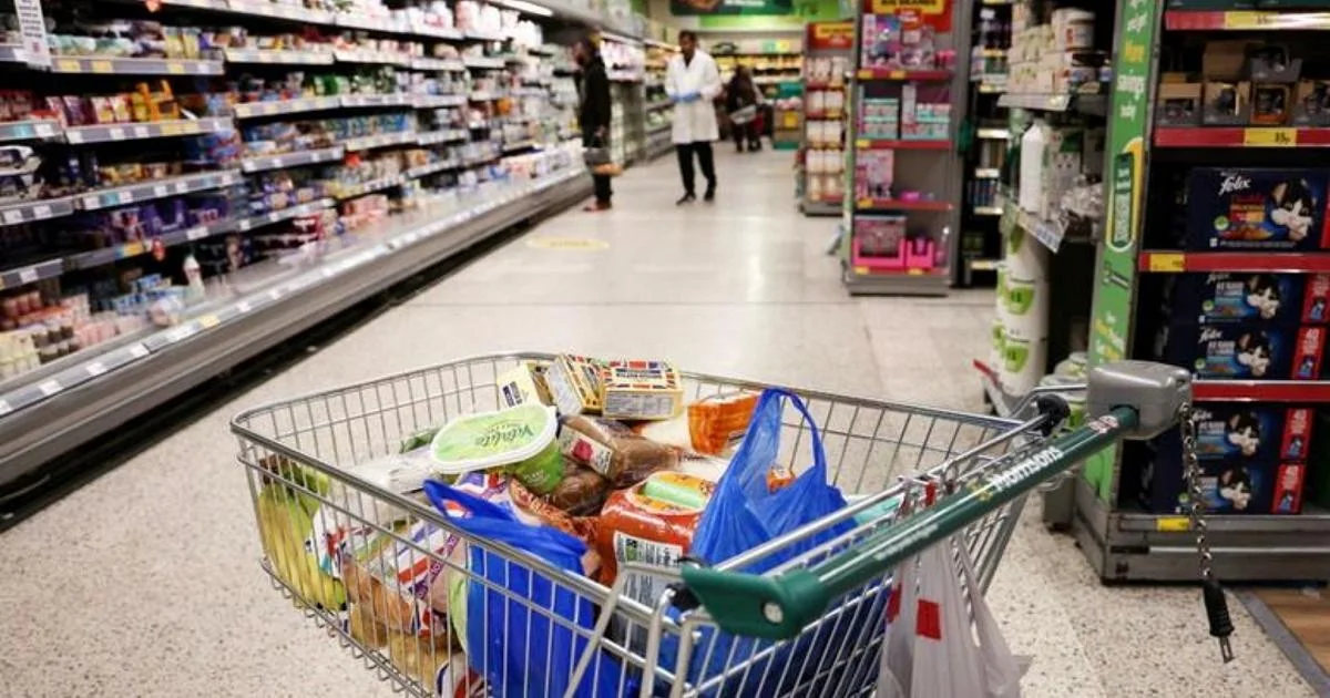 Supermercados abertos no 2 de junho: lista das principais redes e horários confirmados