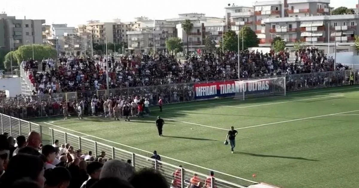 Taranto perde promoção à Série D e confronto com torcedores marca fim de temporada