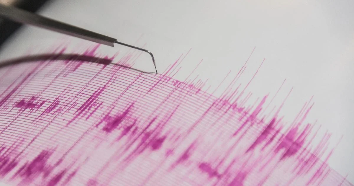 Terra treme novamente nos Campi Flegrei: sismo de magnitude 3.6 com epicentro perto de Pozzuoli