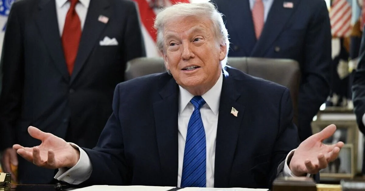 Trump cancela ataques ao Irã e anuncia acordo iminente; bloqueio naval permanece ativo