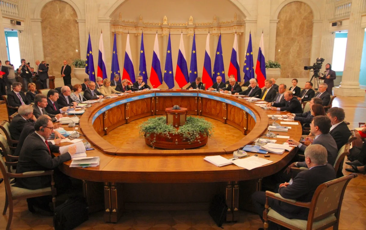 UE abre canais de comunicação com a Rússia sem abandonar apoio à Ucrânia