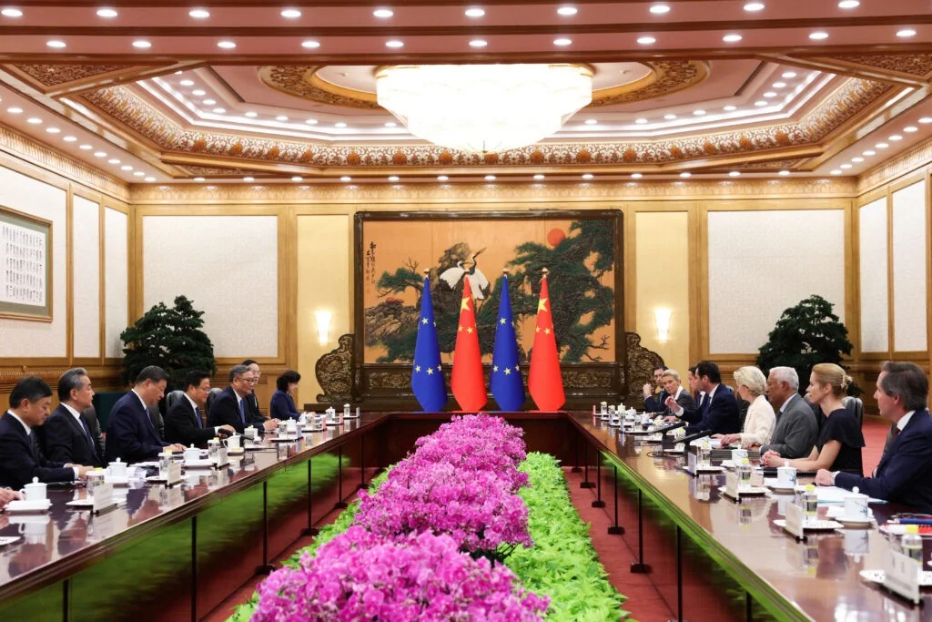 União Europeia mira “equilíbrio de interesses” com a China: briga de forças, mas sem aliados ficará difícil