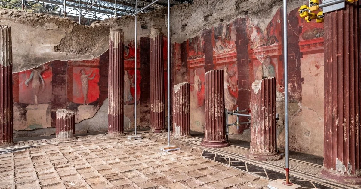 A última verão de Pompeia: Vesúvio como conclusão de uma crise cultural, não causa única