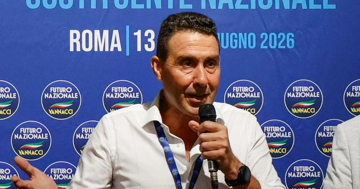 Vannacci abre a assembleia de Futuro Nazionale: “Somos a feiura, filhos de ninguém e orgulhosos”