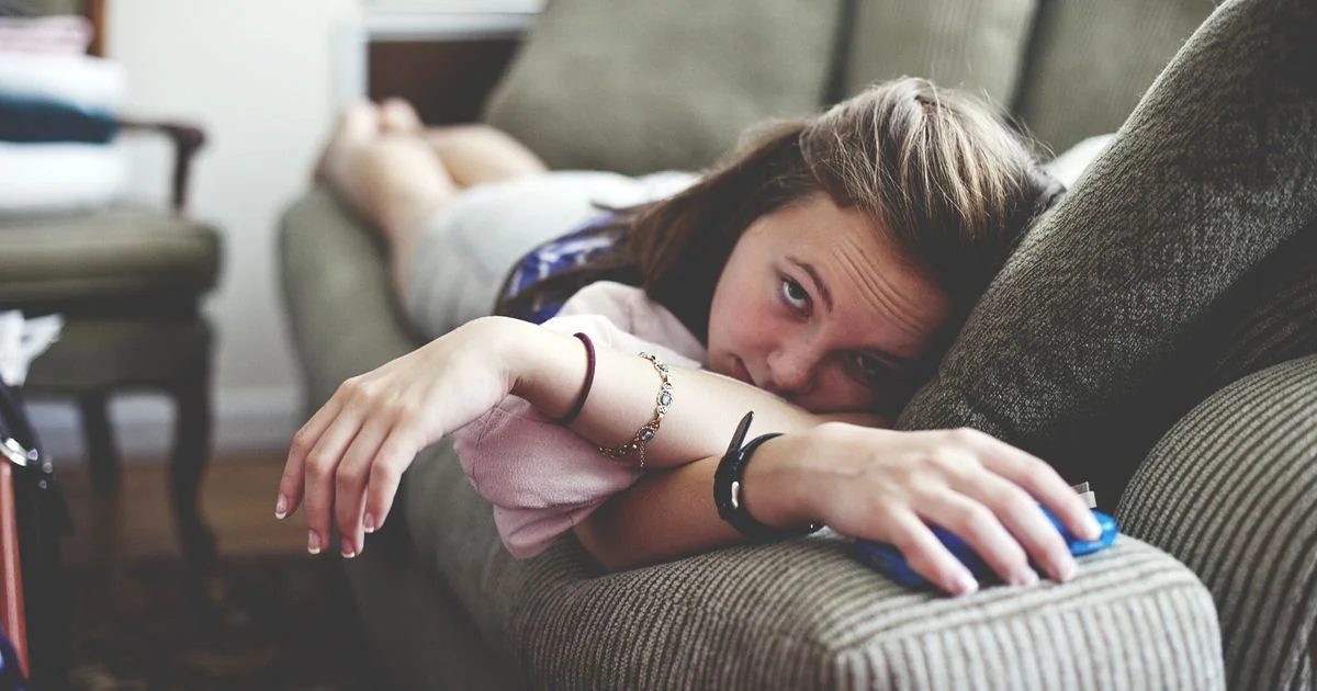 Verão dos adolescentes: 10 regras para uma estação mais leve entre redes, sono e autoestima