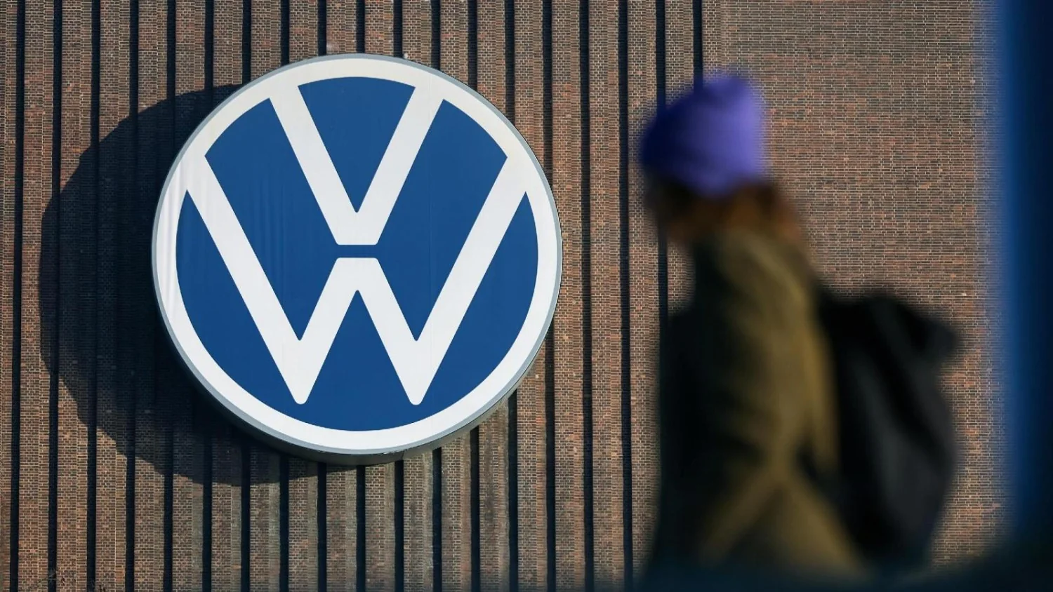 Volkswagen avalia corte de até 100 mil empregos e reorganização estrutural