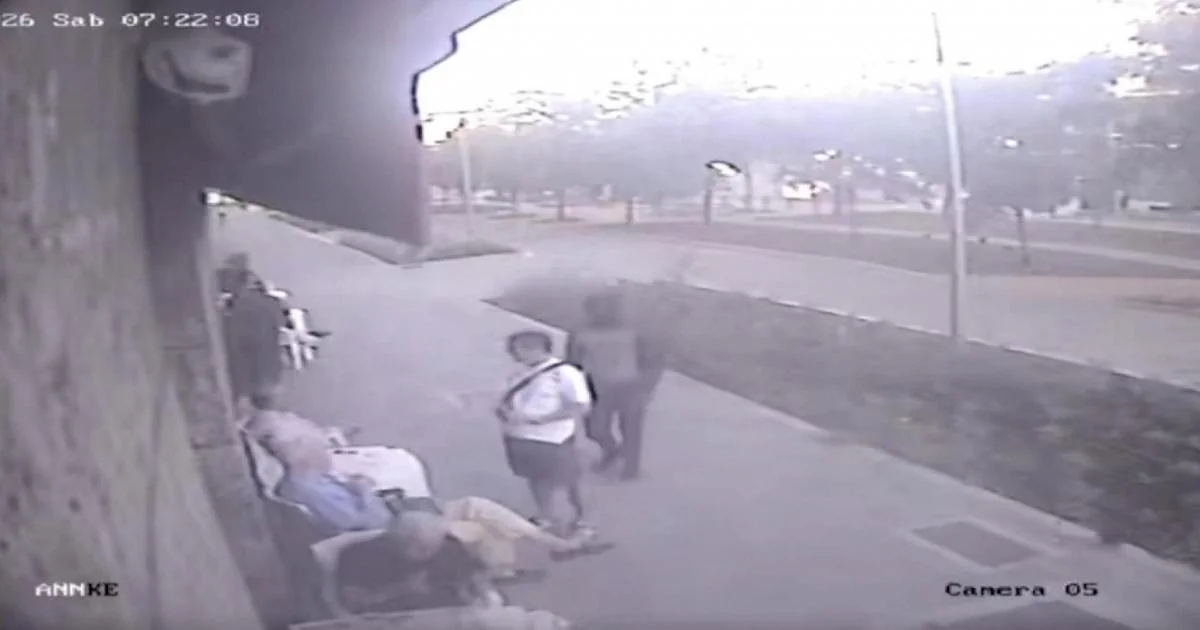 Homem esfaqueado em Milão; agressor esteve preso na Inglaterra, diz investigação