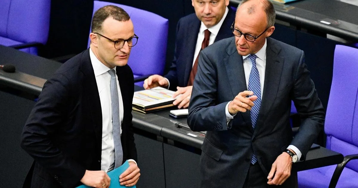 Crise na CDU: Jens Spahn renuncia após tornar-se pai por maternidade surrogata, Merz exige saída