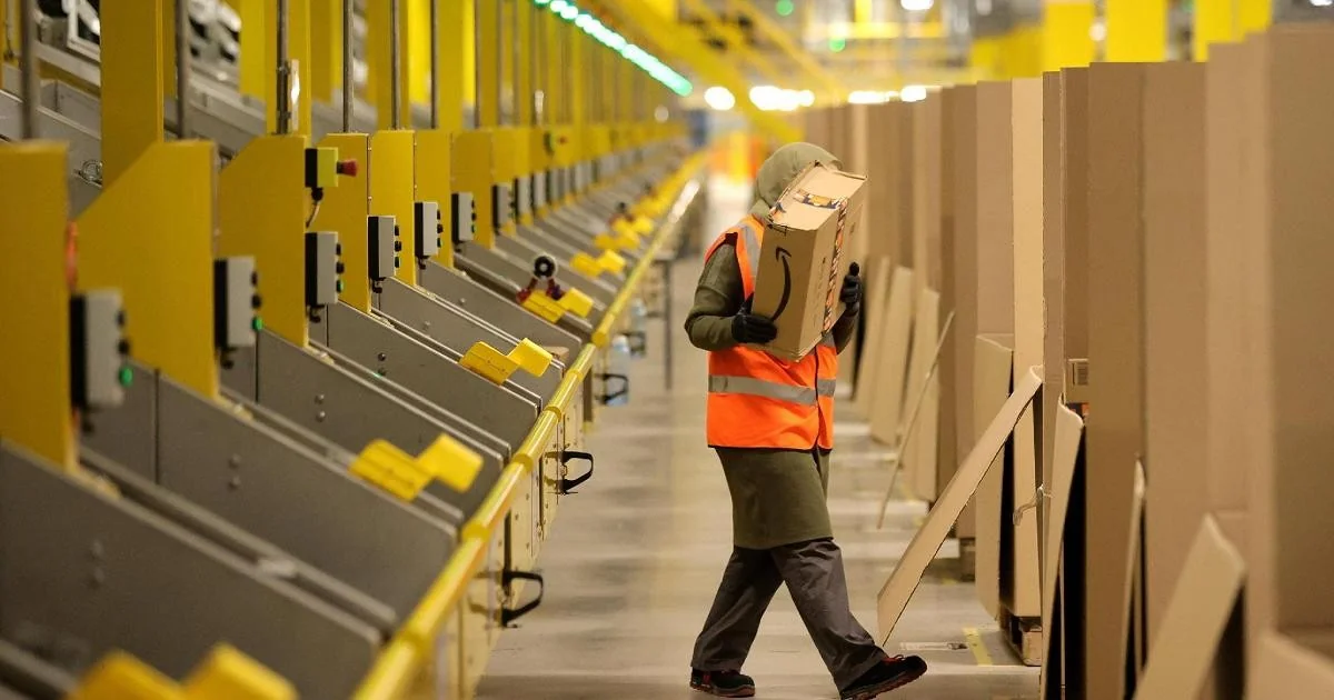 Amazon e sindicatos fecham primeiros acordos nacionais na Itália para 57 centros logísticos