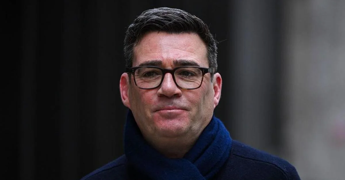 Andy Burnham eleito líder do Labour; assume como primeiro‑ministro na segunda‑feira