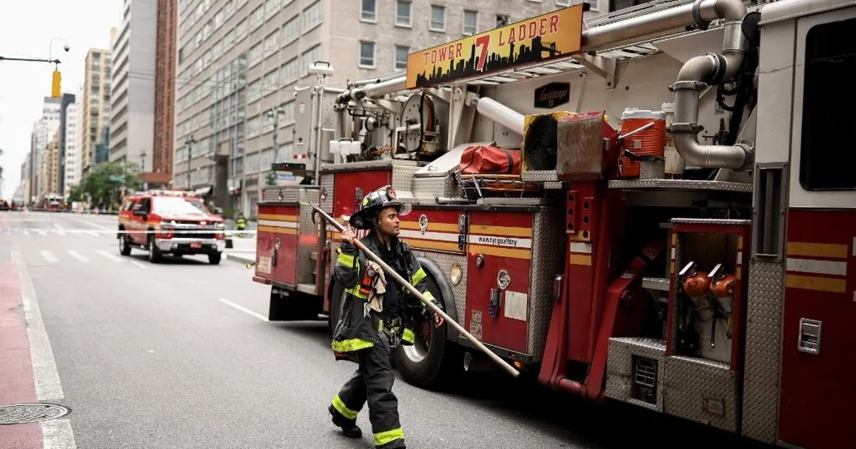 Arranha-céu em risco de colapso em Nova York: evacuação e investigação em Midtown