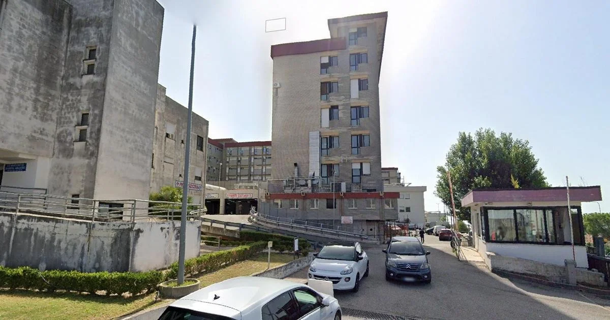 Bebê de 18 meses morre em Catanzaro; quatro crianças do mesmo berçário internadas sob suspeita de bactéria