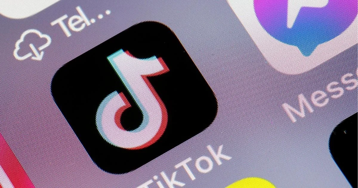 Bruxelas aponta falhas no TikTok: exposição de menores e recomendação automática de conteúdo em foco