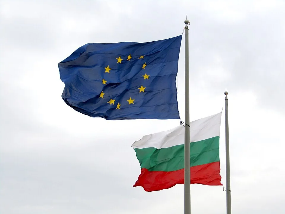 Bulgária: UE inicia procedimento por défice excessivo e impõe correção faseada até 2029