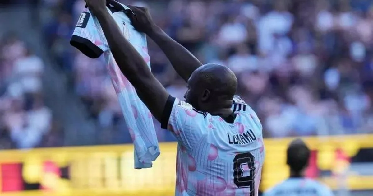 Camisa da Bélgica inspirada em Magritte vira ícone cultural no Mundial 2026