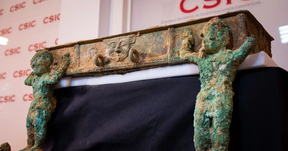 Carro de bronze surge após 2.500 anos e redesenha rotas de luxo entre Tartesso e o Mediterrâneo