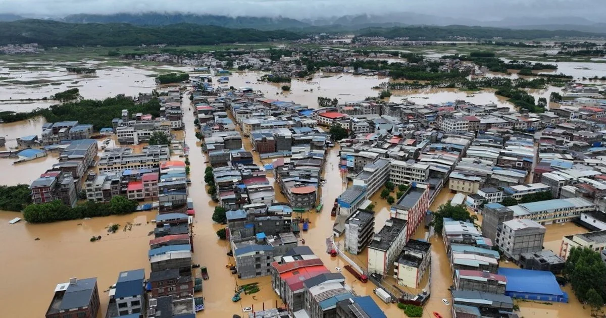 China mobiliza operações após tempestades e inundações que deixam pelo menos 15 mortos
