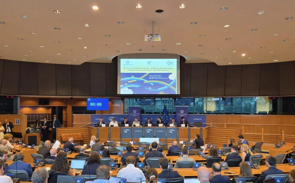 Confindustria e PPE pedem neutralidade tecnológica e aposta em carburantes alternativos na UE
