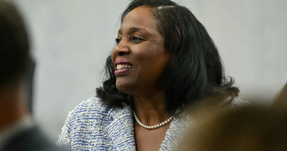 Corte Suprema dos EUA impede demissão imediata de Lisa Cook e reforça independência da Fed