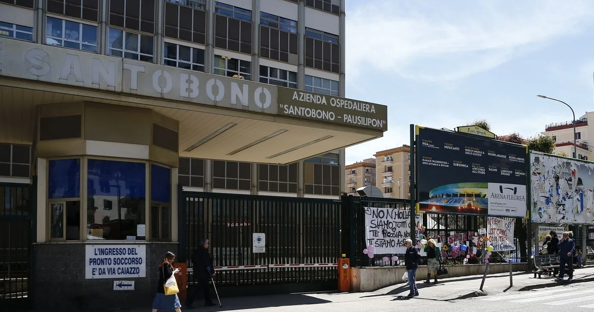Criança de 2 anos é internada em Nápoles após ingerir droga; irmão adolescente investigado