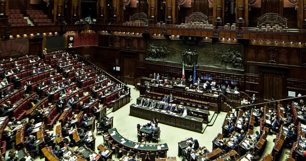 Giunta nega acesso às chats de Delmastro com acusado de mafia; M5S protesta e leva caso ao plenário
