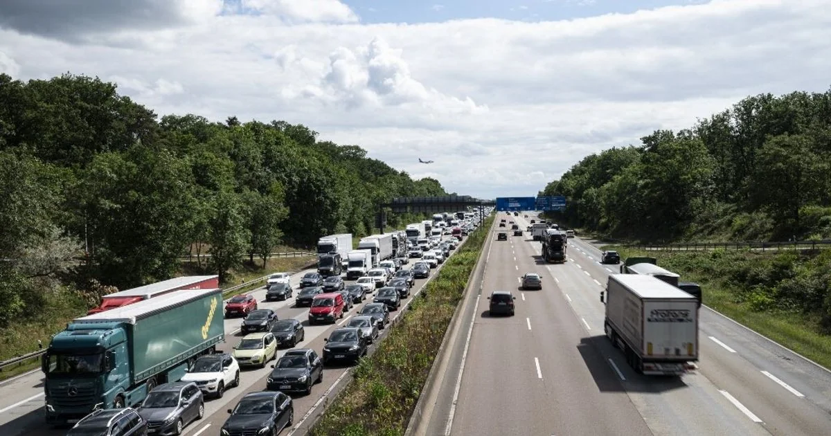 Novas automóveis em 2025 empurram as emissões médias na Europa ao menor nível