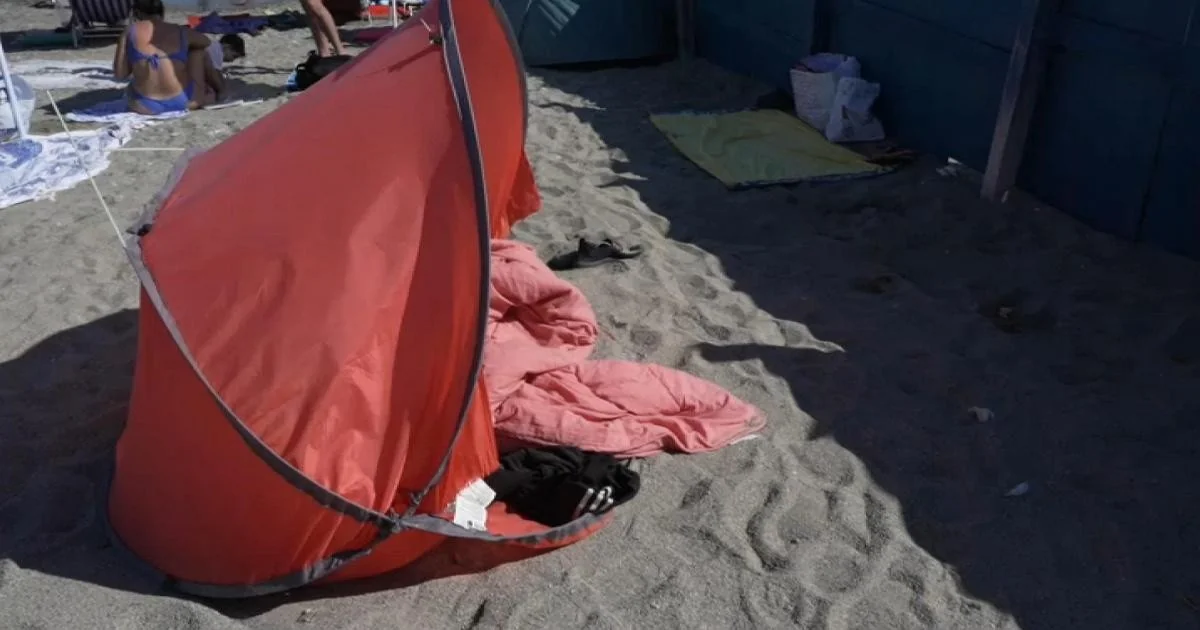 Esfaqueamento em Savona: homem de 37 anos morre após ataque na praia; procurado o suspeito
