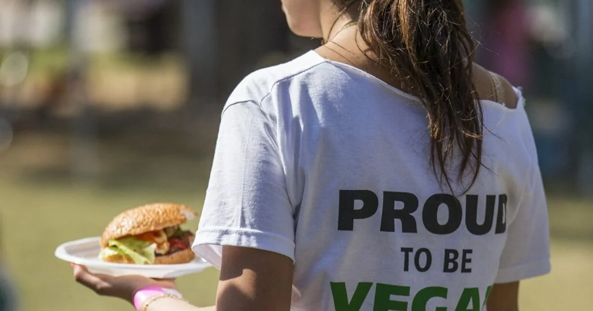 Estudo aponta: produtos à base vegetal têm o dobro de additivos que os de origem animal