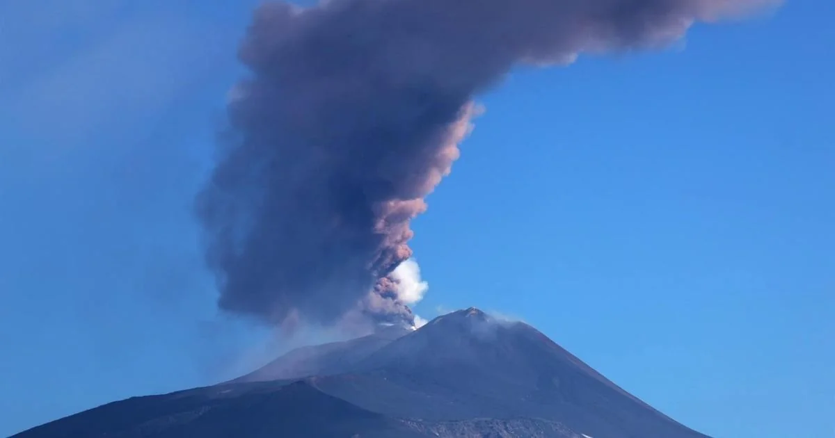 Etna provoca suspensão de voos em Catania; aeroporto de Comiso segue ativo