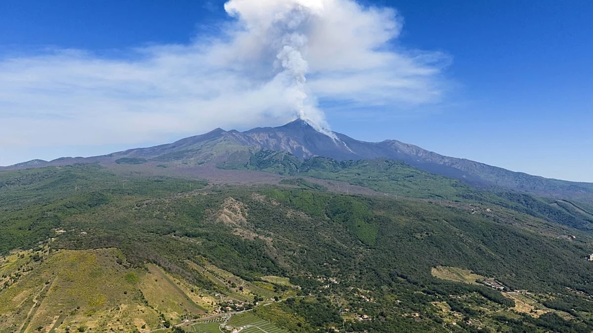Etna: voos retomados no aeroporto de Catânia após queda do nível de alerta