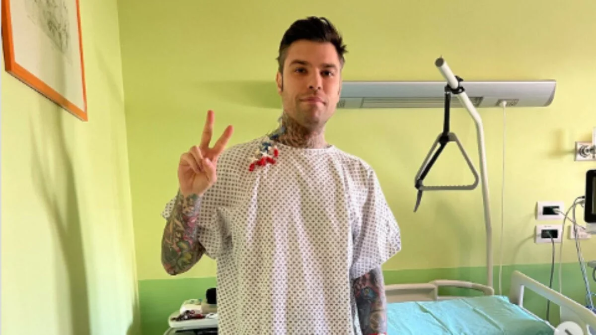Fedez anuncia cancelamento de shows após novo internamento: “Meu corpo pede socorro”
