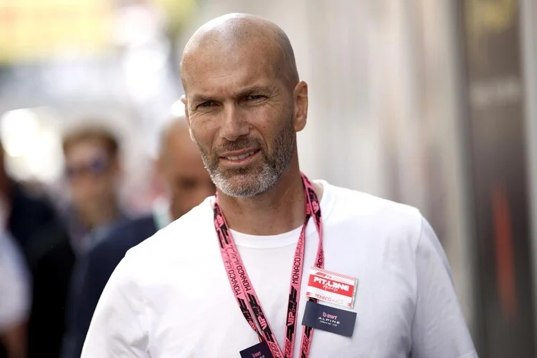 Ministra do Esporte: Zidane seria um maná para a seleção francesa