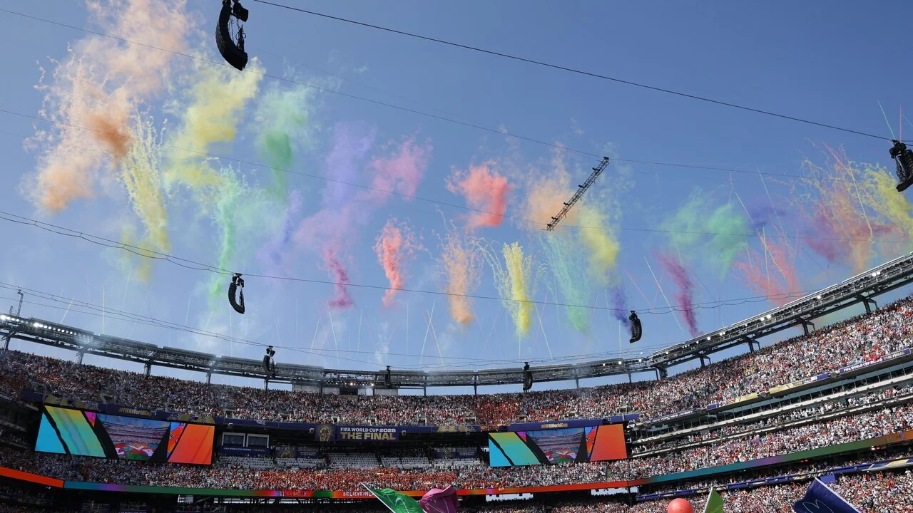 Final da Copa com primeiro halftime show: intervalo se estende a 27'20" entre Espanha e Argentina