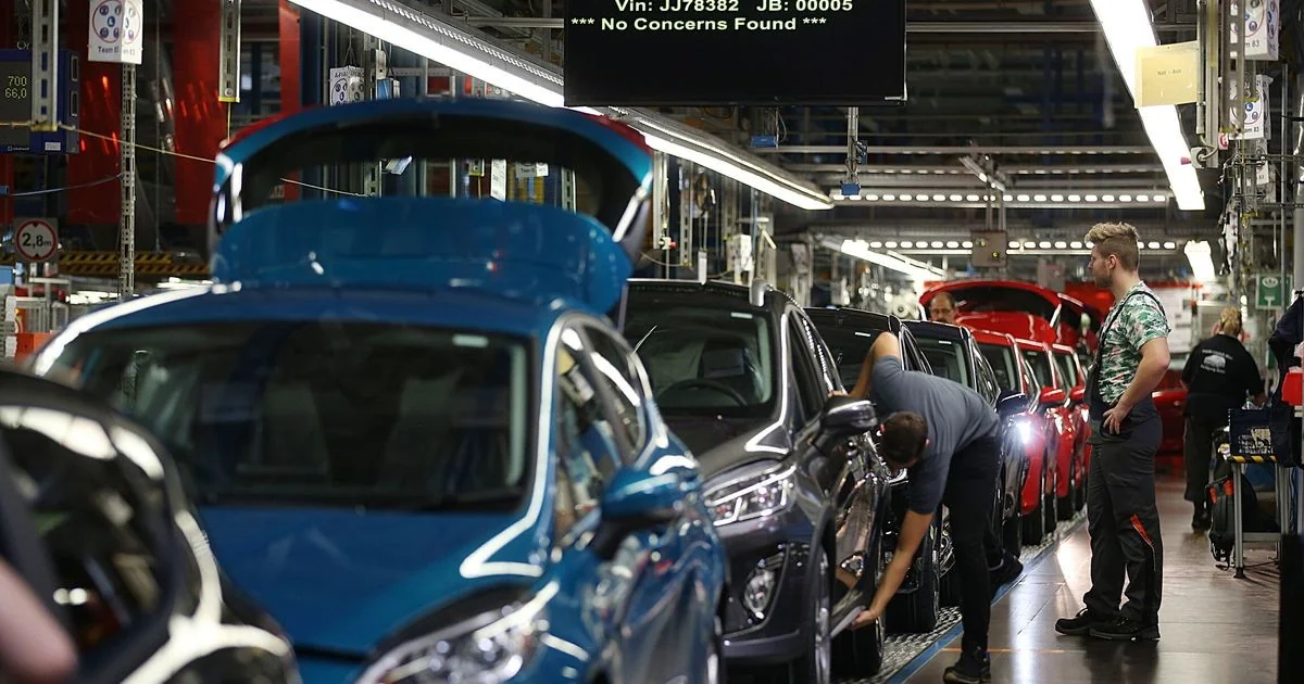 Ford faz recuo sobre IA e reconvoca 350 engenheiros seniores: lições para empresas que apostaram na automação
