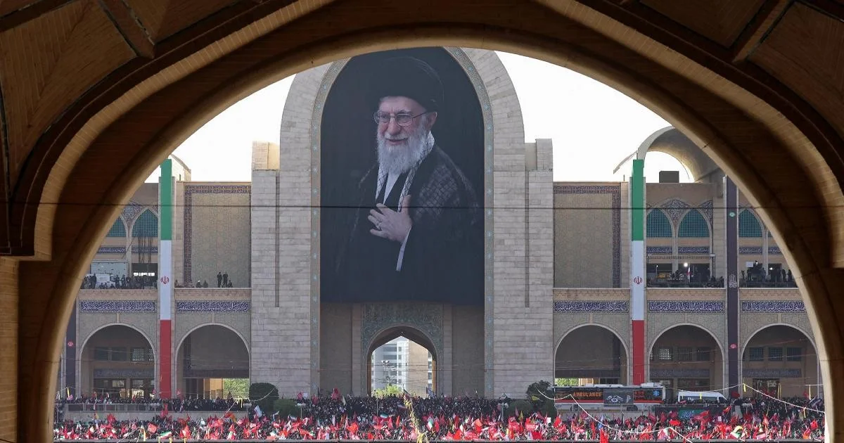 Funerais de Khamenei mobilizam Teerã e redesenham equilíbrio regional em seis dias