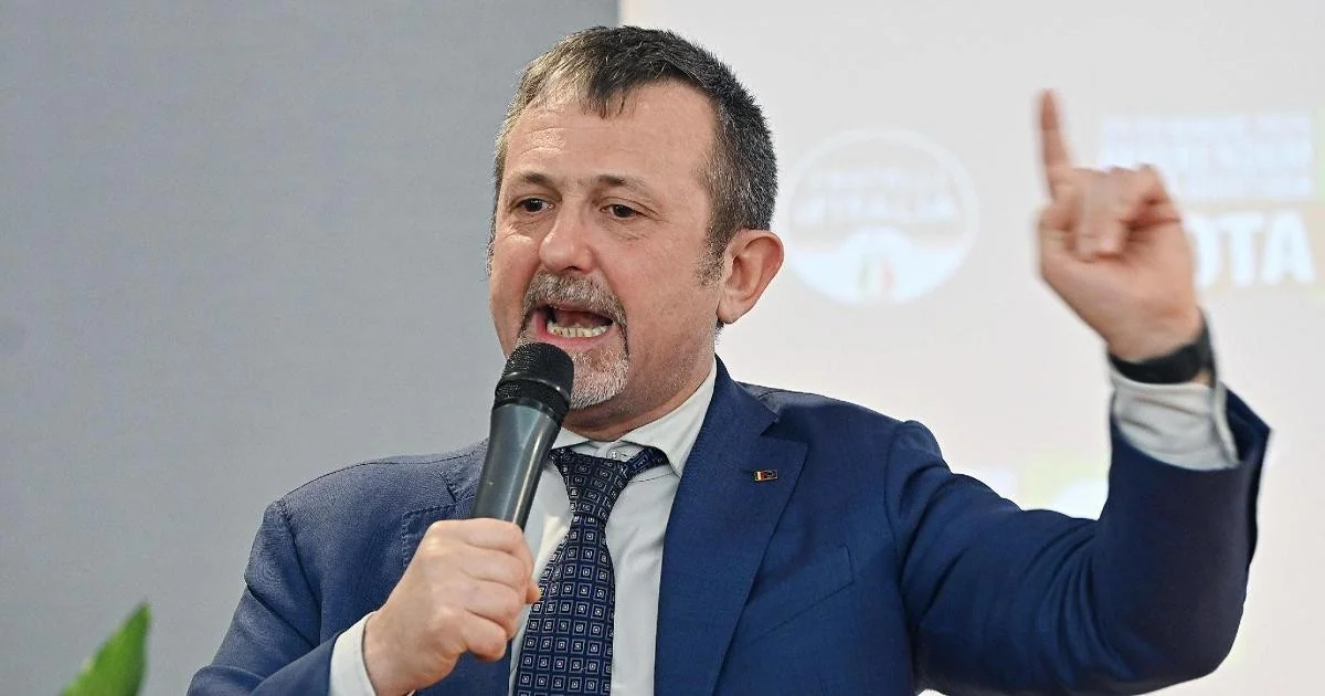Maioria rejeita pedido da Justiça para obter chats entre Delmastro e Caroccia; tensão no Parlamento