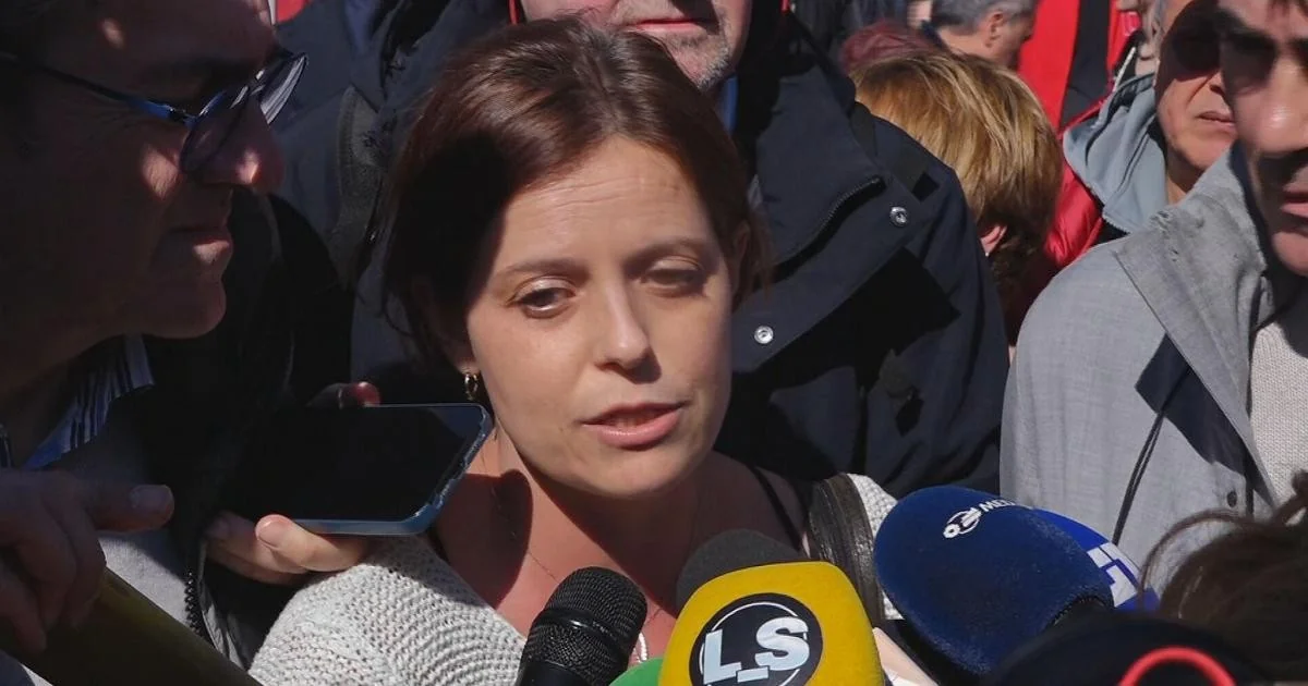 Ilaria Salis condenada por demissão de colaboradores: indenização de 300 mil euros e apelo em andamento