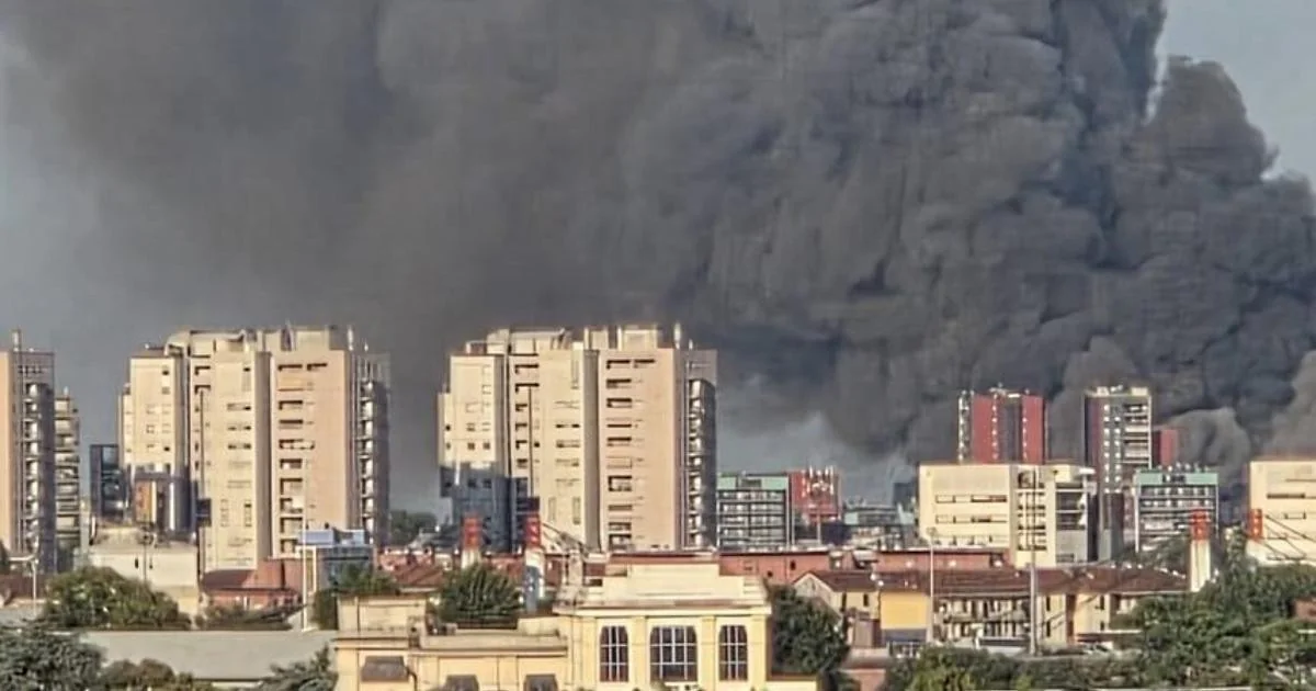 Maxi incêndio em depósito da Bartolini na Bovisa, Milão: chamas contidas, alerta por baterias permanece