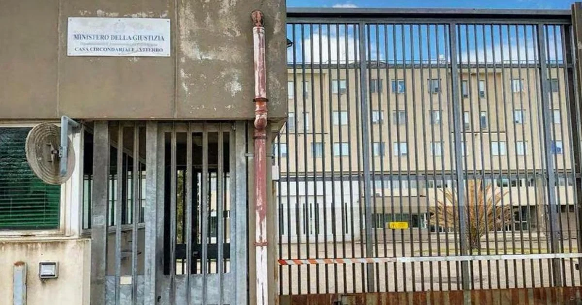 Incêndio em presídio Mammagialla (Viterbo): 23 intoxicados, um suicídio e tentativa frustrada durante o motim