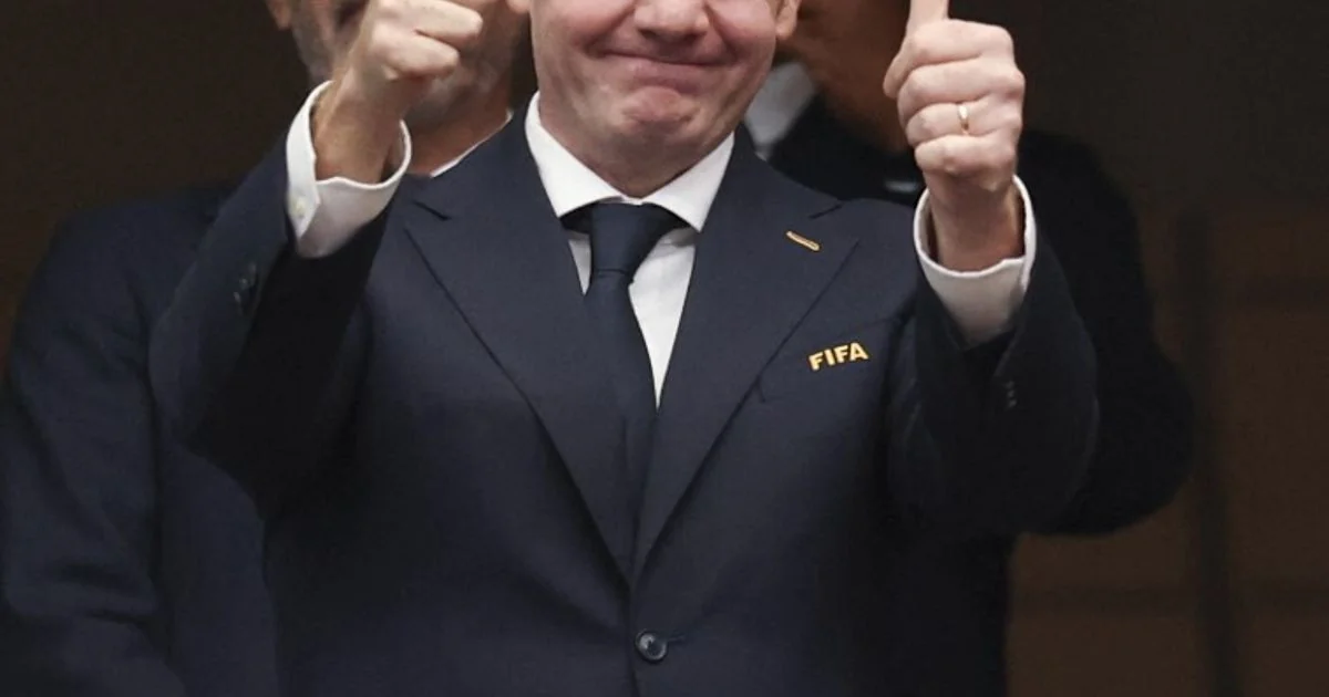 Infantino viajou 50.122 km e viu 24 jogos: o rastro do jet privado e as emissões no Mundial